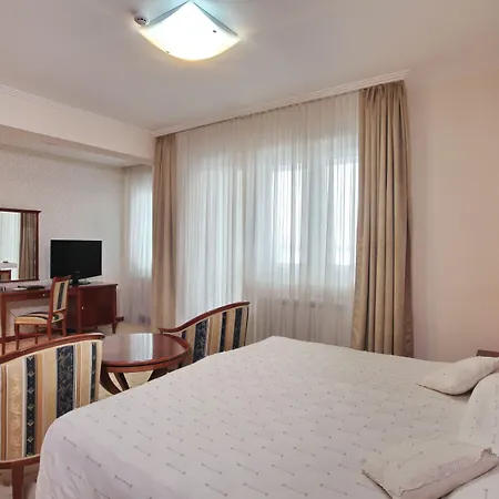 奥拉萨克酒店 3*