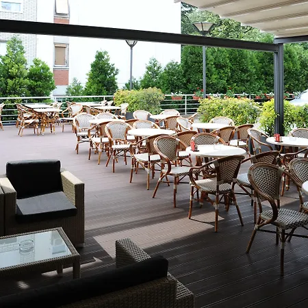 奥拉萨克酒店 3*