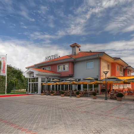 奥拉萨克酒店 3* 贝尔格莱德